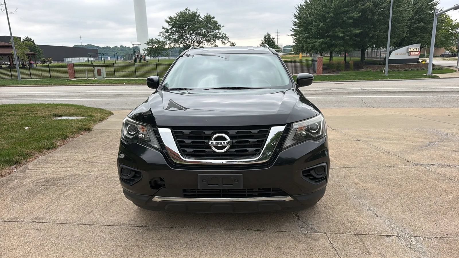 Used 2020 Nissan Pathfinder S AWD/4WD image 1