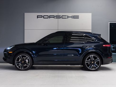 Certified 2023 Porsche Cayenne Platinum Edition AWD/4WD image 2