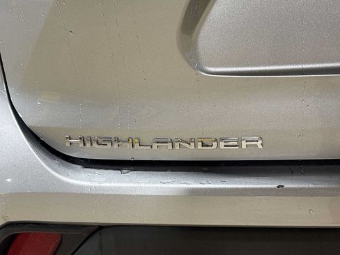 Used 2022 Toyota Highlander XLE AWD/4WD image 27