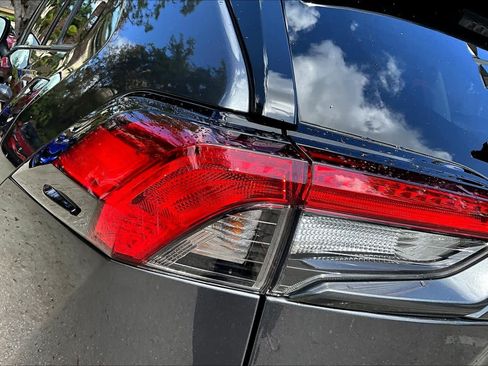 Used 2025 Toyota RAV4 XLE AWD/4WD image 43