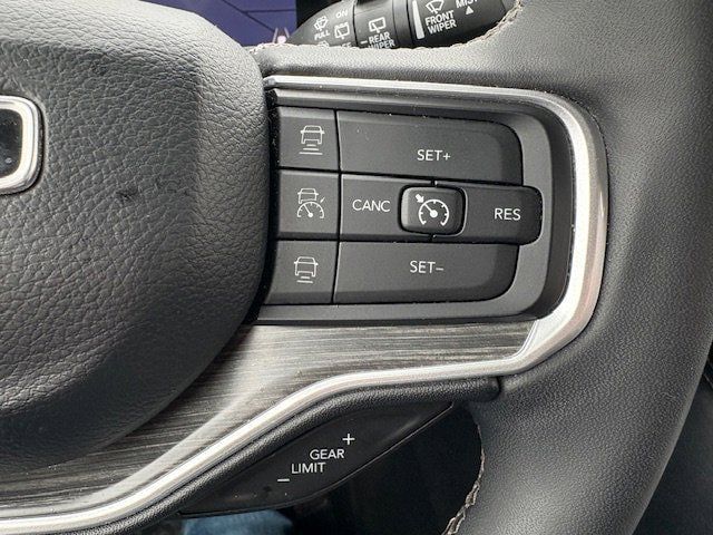 Used 2024 Jeep Wagoneer L Series II w/ Flexible Seating Group AWD/4WD image 22