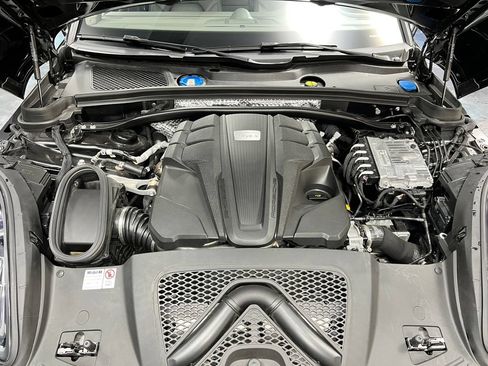 Used 2024 Porsche Macan S AWD/4WD image 27