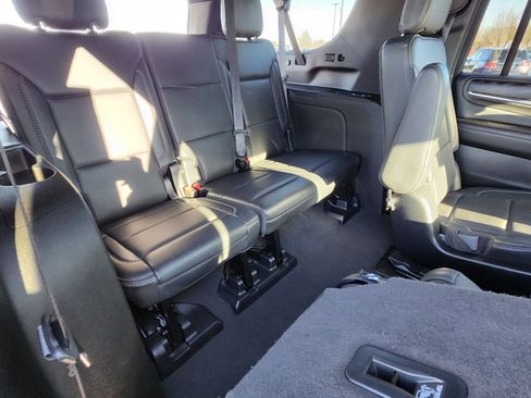 Used 2023 GMC Yukon XL Denali image 22