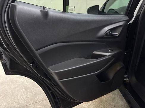Used 2024 Chevrolet Trax RS FWD image 18