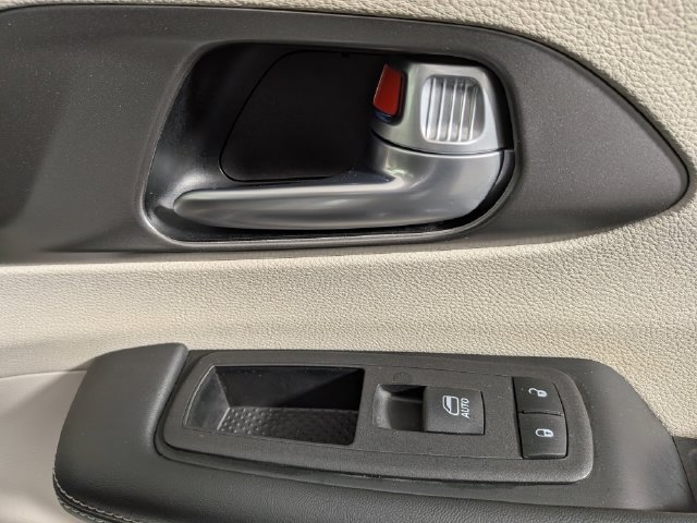 Used 2024 Chrysler Pacifica Touring-L FWD image 39