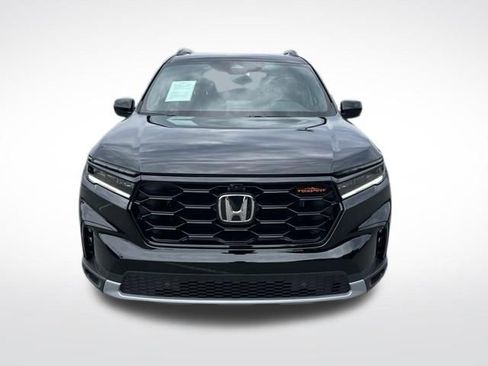 Used 2025 Honda Pilot TrailSport image 2