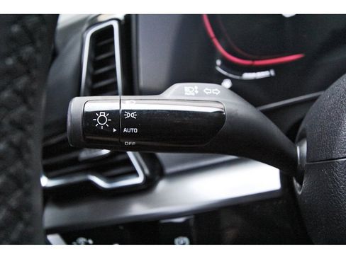 Used 2025 Kia Sportage EX FWD image 17