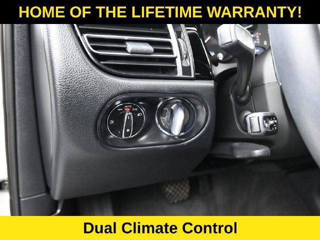 Used 2023 Porsche Macan S AWD/4WD image 16