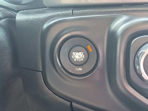 Used 2018 Jeep Wrangler Unlimited Sahara AWD/4WD image 21