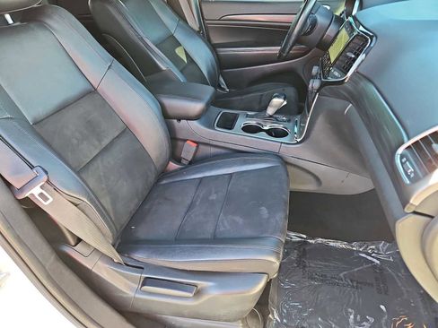 Used 2020 Jeep Grand Cherokee Altitude image 23