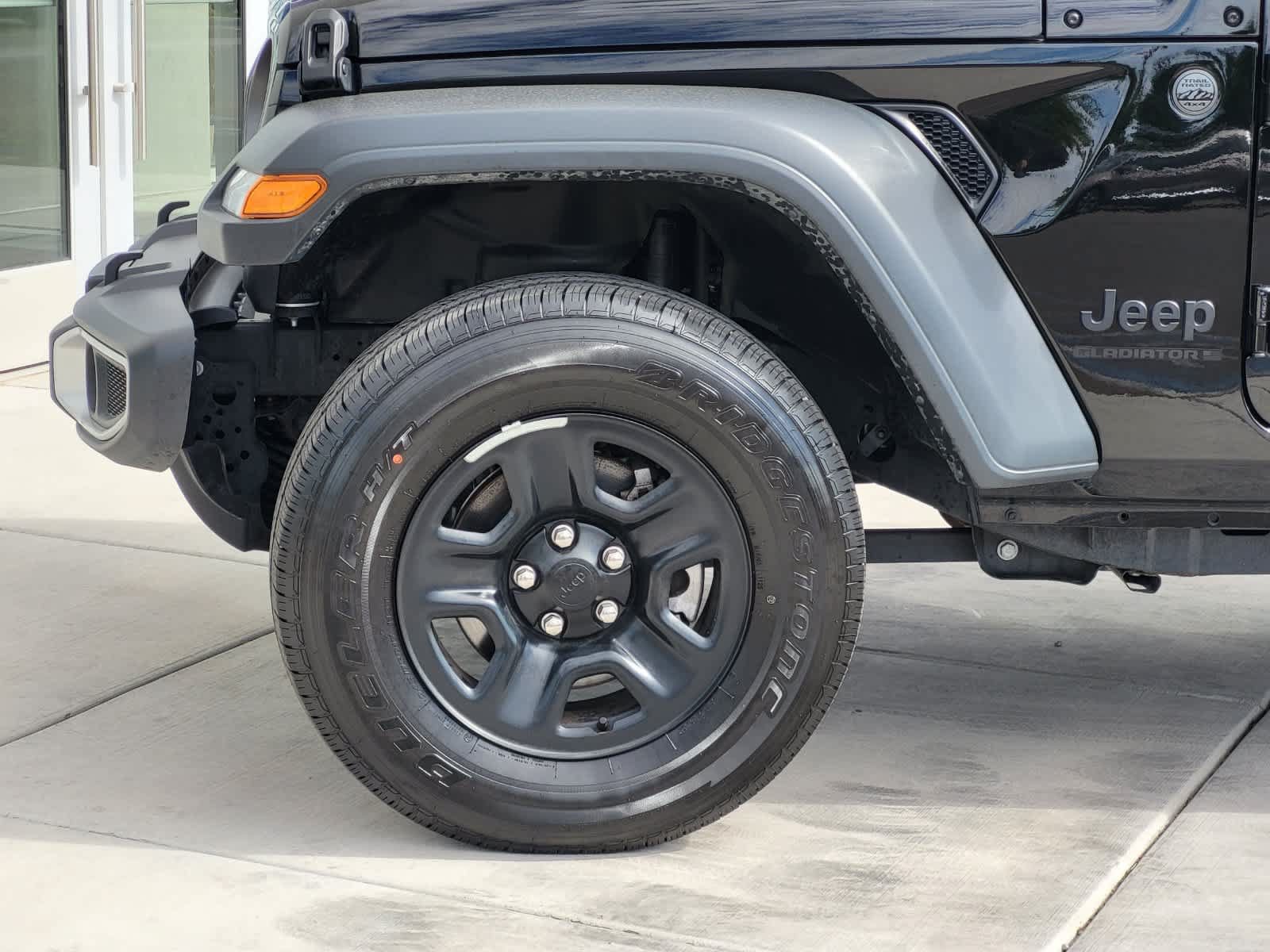 Used 2025 Jeep Gladiator Sport AWD/4WD image 8