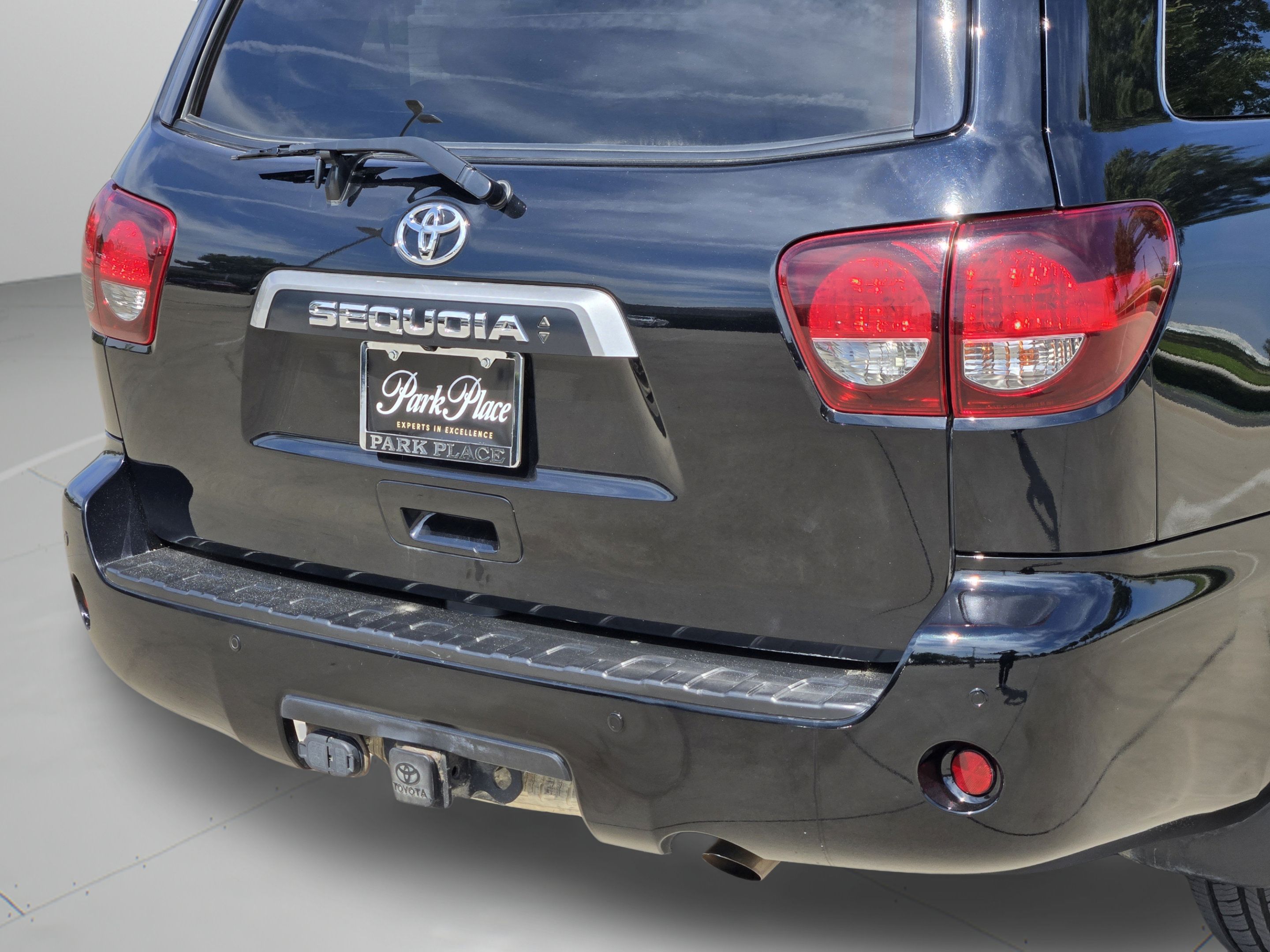 Used 2020 Toyota Sequoia Limited w/ Safety & Convenience Package AWD/4WD image 35