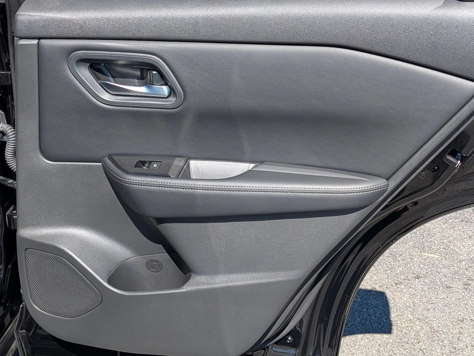 Used 2025 Nissan Rogue SV FWD image 15