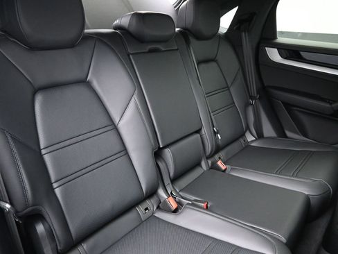 New 2025 Porsche Cayenne Coupe image 23