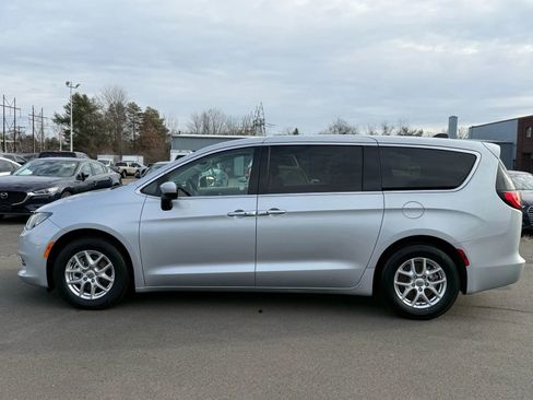 Used 2023 Chrysler Voyager LX image 8