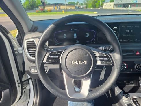 Used 2026 Kia Seltos LX FWD image 16