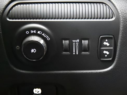 Used 2024 Jeep Wagoneer L Series II RWD image 25