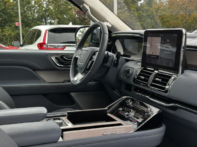 Certified 2020 Lincoln Navigator Black Label w/ Cargo Convenience Package AWD/4WD image 32