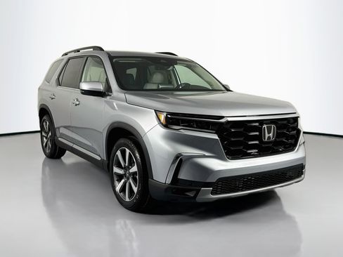 Certified 2025 Honda Pilot Touring image 3