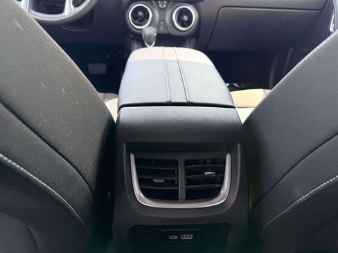 Used 2025 Chevrolet Blazer LT FWD image 11