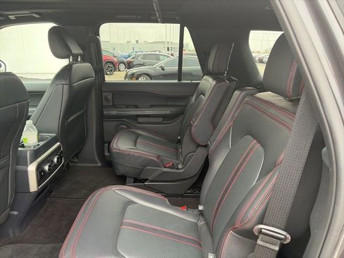 Used 2022 Ford Expedition Limited image 5
