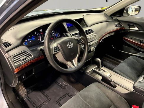 Used 2010 Honda Crosstour EX image 17