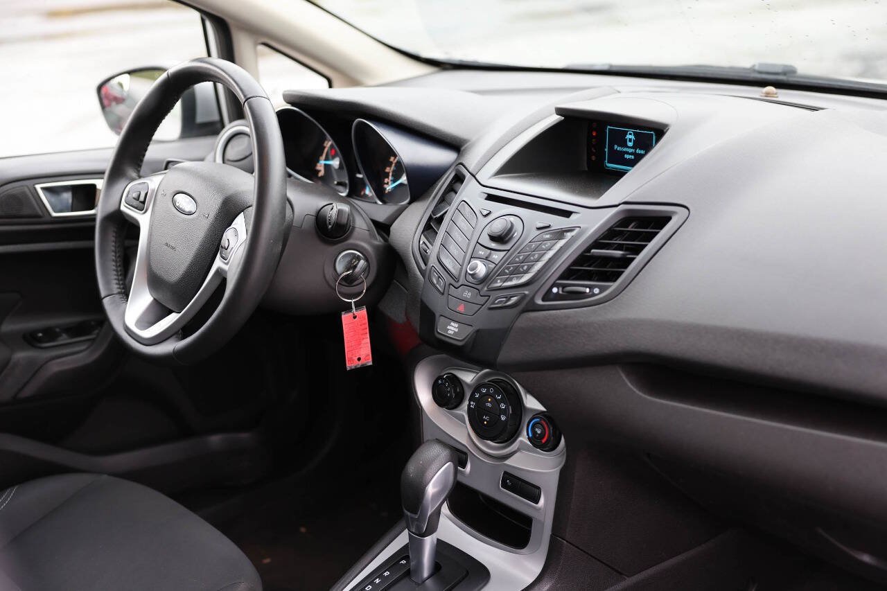 Used 2015 Ford Fiesta SE FWD image 10