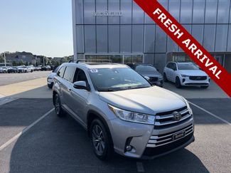 Used 2017 Toyota Highlander XLE AWD/4WD video 1