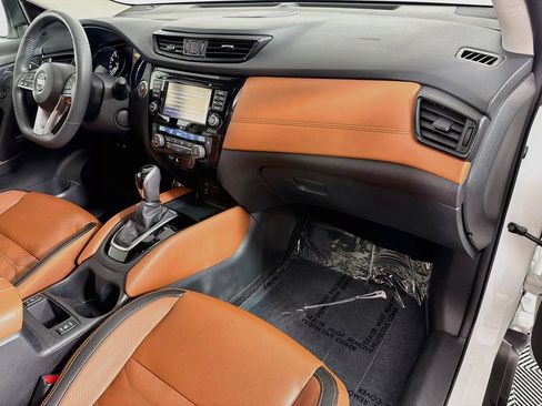 Used 2017 Nissan Rogue SL w/ SL Premium Package AWD/4WD image 29