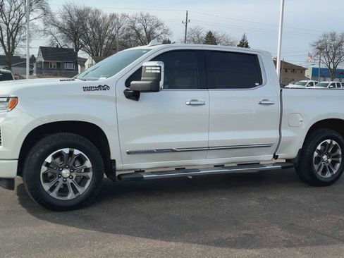 Used 2023 Chevrolet Silverado 1500 High Country w/ Technology Package image 6