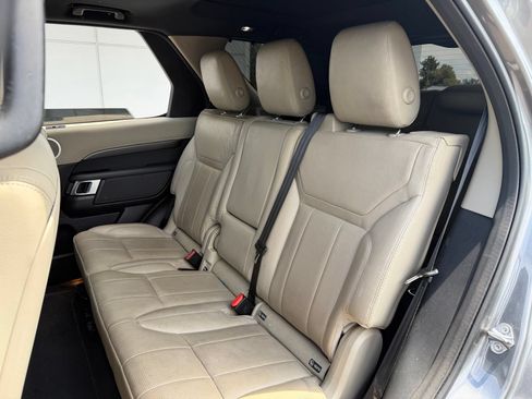 Used 2017 Land Rover Discovery SE AWD/4WD image 14