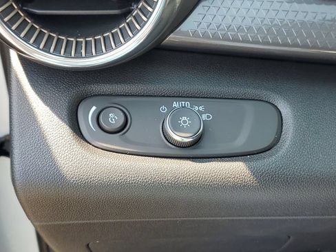 Used 2025 Chevrolet Trax ACTIV FWD image 17