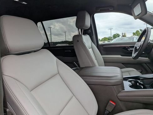 Used 2025 Chevrolet Suburban LT w/ Comfort Package AWD/4WD image 26