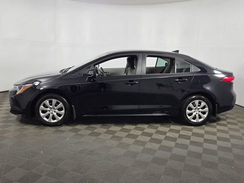 Used 2025 Toyota Corolla LE FWD image 6
