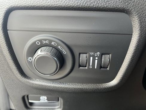 New 2025 Jeep Grand Cherokee Altitude image 24