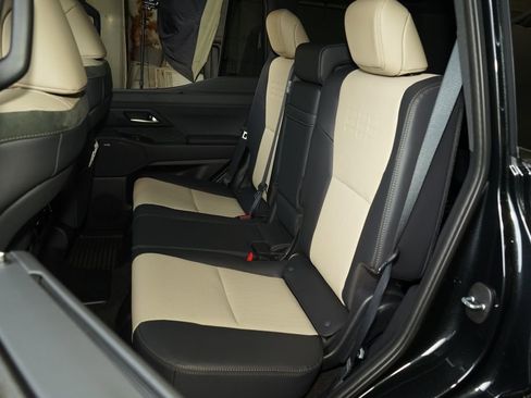 Used 2026 Lexus GX 550 w/ Accessory Package (32) image 16