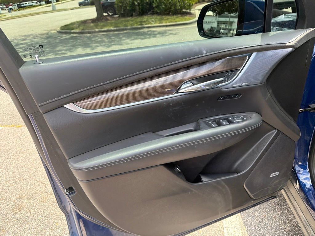 Used 2023 Cadillac XT6 Premium Luxury w/ Platinum Package AWD/4WD image 43