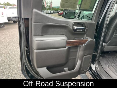 Used 2019 GMC Sierra 1500 SLT w/ X31 Off-Road Package AWD/4WD image 19