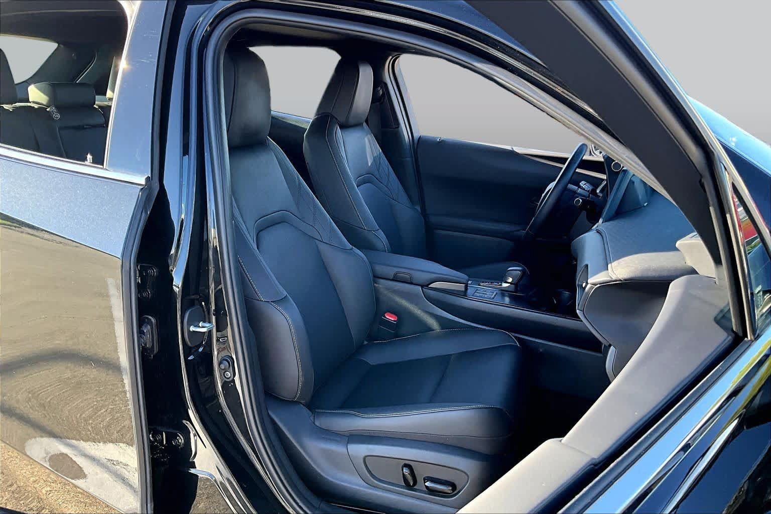 Used 2025 Lexus UX 300h FWD w/ Accessory Package (Z1) image 8