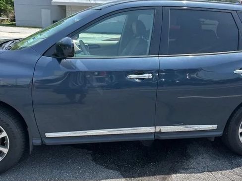 Used 2015 Nissan Pathfinder SL w/ SL Tech Package AWD/4WD image 4