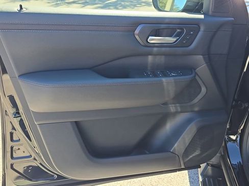 New 2026 Nissan Armada SL w/ Captain's Chari Seat Package image 19