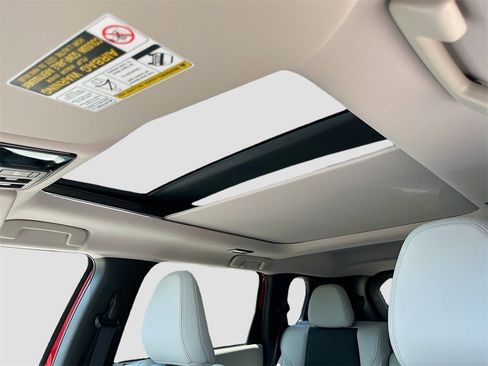 New 2025 Mitsubishi Outlander SE image 23