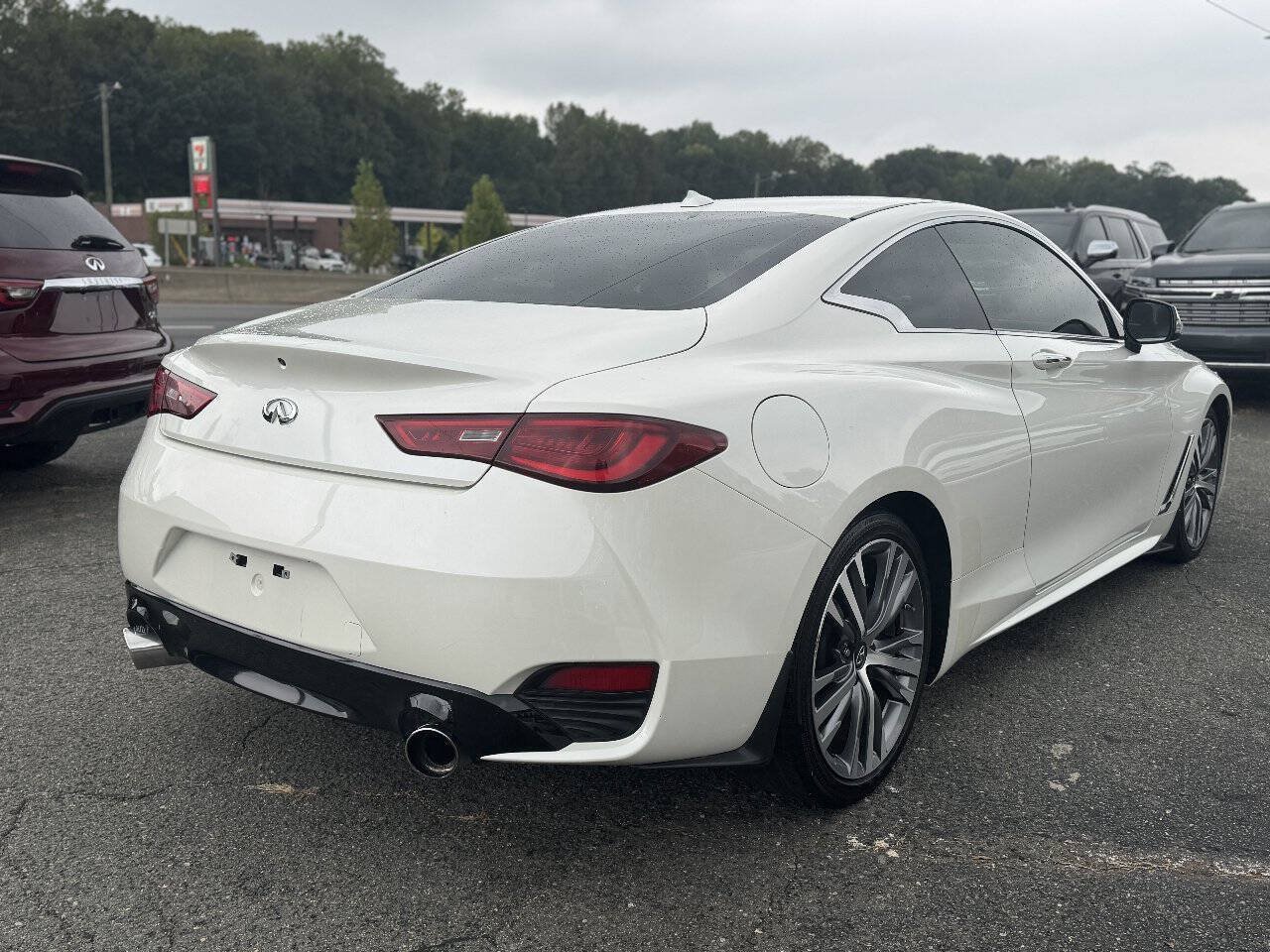 Used 2018 INFINITI Q60 3.0t Luxe RWD image 4