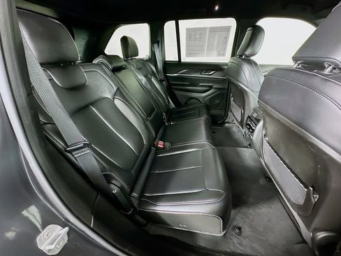 Certified 2025 Jeep Grand Cherokee Limited image 37