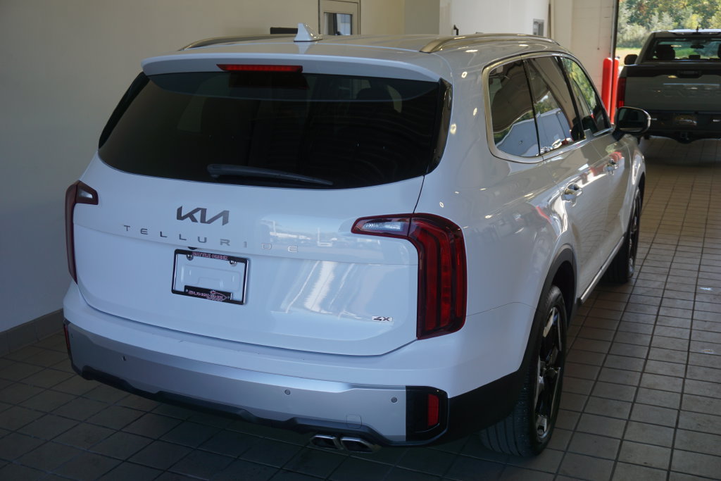 Used 2024 Kia Telluride S AWD/4WD image 16