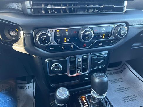 Used 2024 Jeep Gladiator Sport w/ Premium Package AWD/4WD image 23