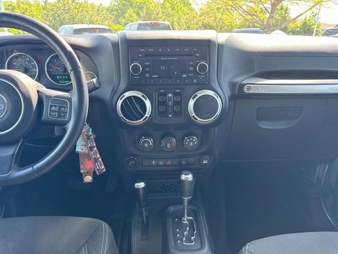 Used 2018 Jeep Wrangler Unlimited Sahara w/ Connectivity Group AWD/4WD image 20