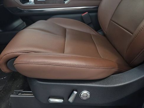 New 2026 Lincoln Navigator Reserve AWD/4WD image 12