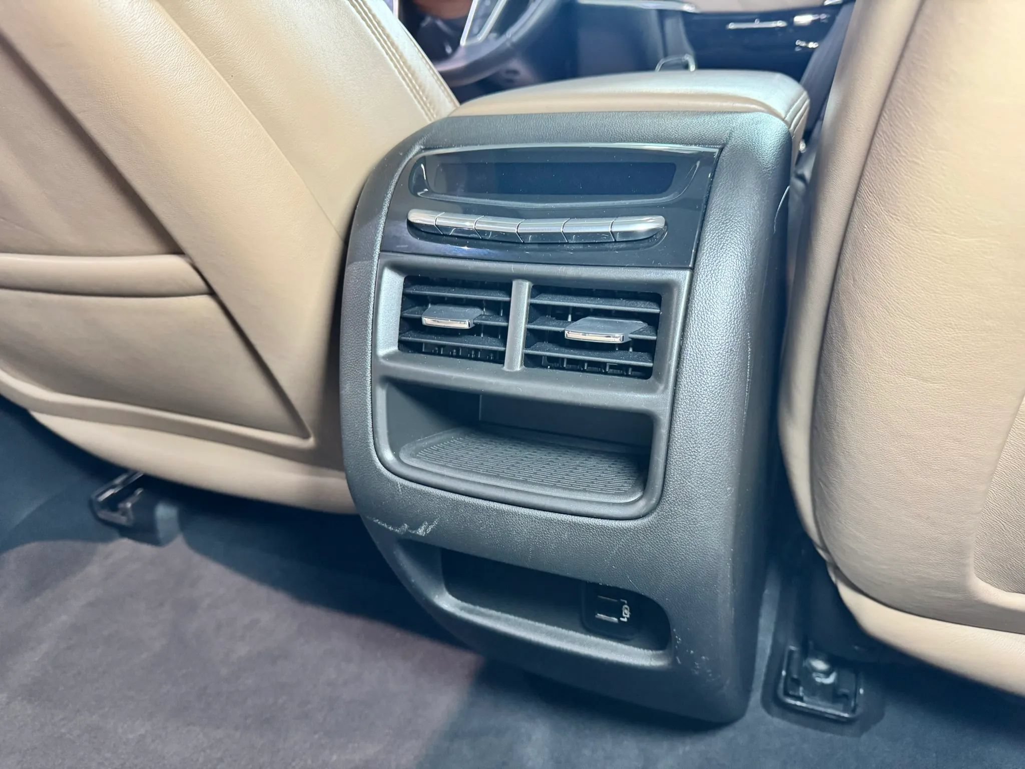 Used 2017 Cadillac XT5 Platinum AWD/4WD image 17