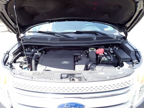 Used 2015 Ford Explorer XLT w/ Equipment Group 201B AWD/4WD image 12